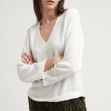 V KNIT TOP WHITE
